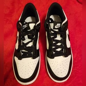 NWB NIKE DUNK LOW (GS) YOUTH SHOES.